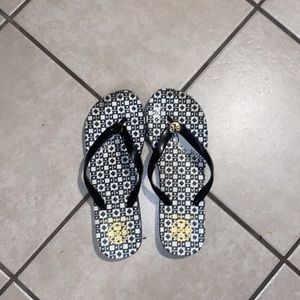 Tory Burch flip flops 😎